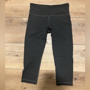 Lululemon mid-rise knee-length dark gray leggings